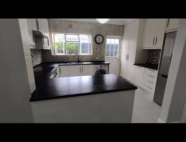 3 bed property to rent in BLOUBERG SANDS